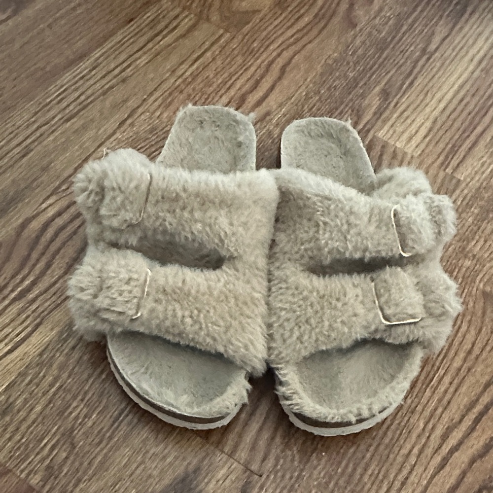 Amazon Women's Fuzzy Cream Slippers